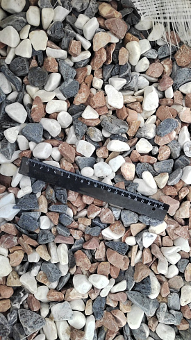 Kamenclub.ru: Мраморная крошка (щебень галтованный микс:белый-зеленый-розовый) фр.20-40 мм.  купить в Уфе мрамор белый, зеленый, розовый мрамор декоративный (галтовка) 15500 руб/т   фото КАМЕНЬ КЛУБ